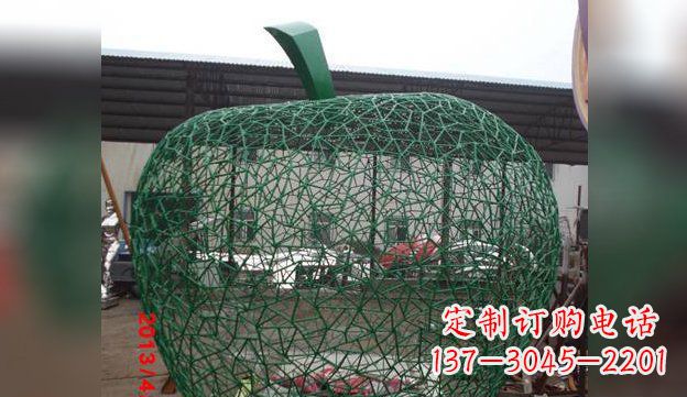南通不锈钢网制作的苹果雕塑——精致且耐久