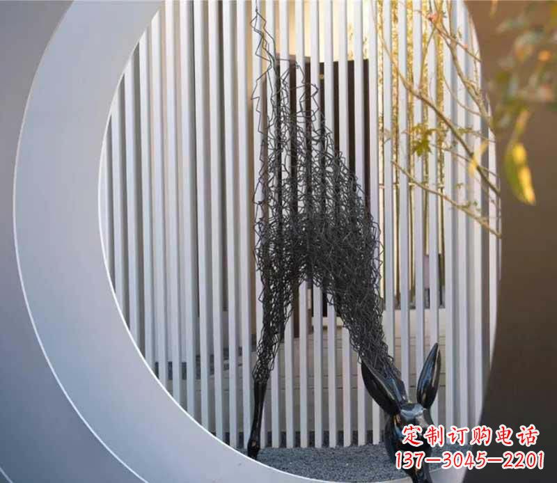 南通不锈钢小区的长颈鹿雕塑