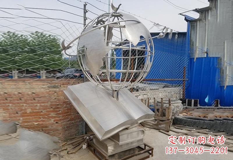 南通不锈钢校园里的地球雕塑