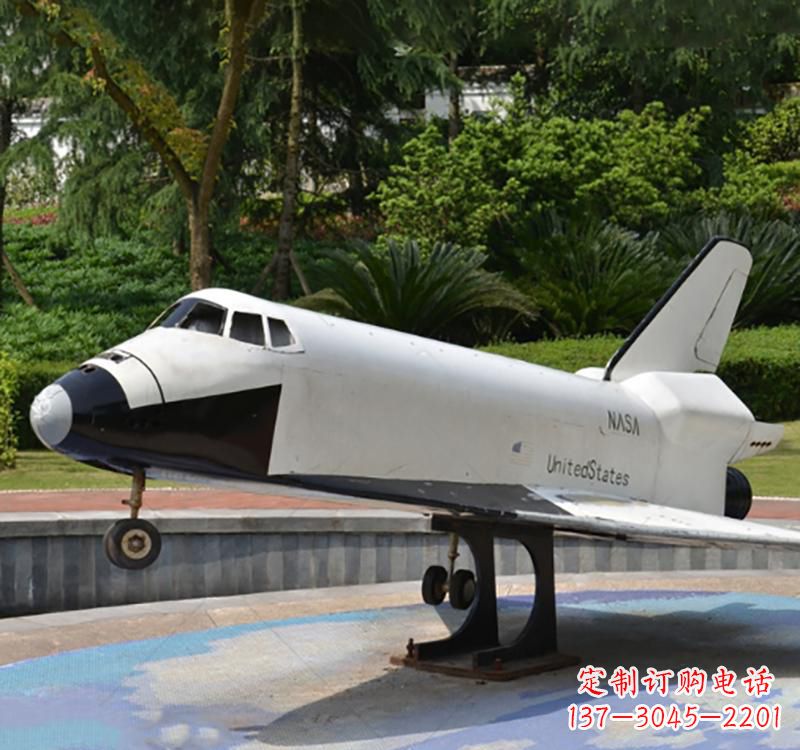 南通不锈钢飞机雕塑给空中增添梦幻氛围
