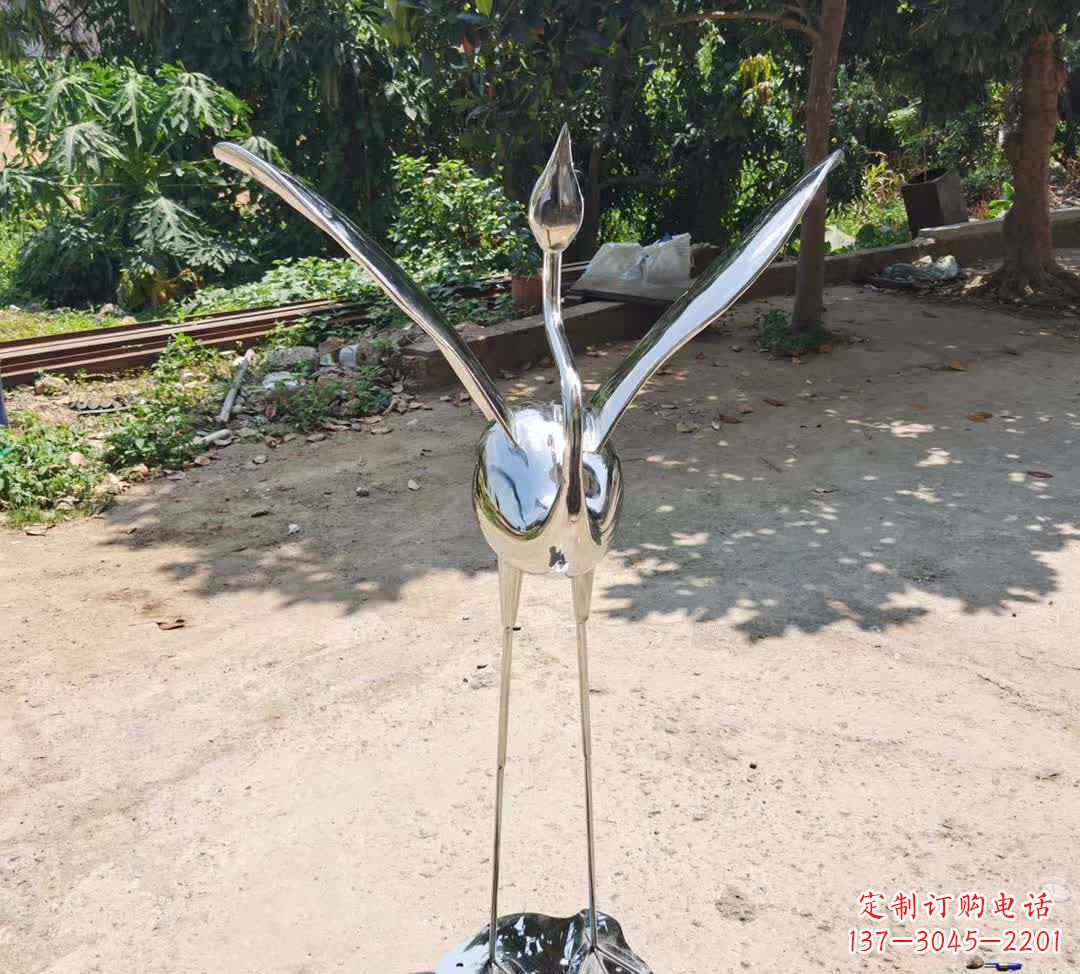 南通不锈钢仙鹤雕塑——传承灵动之美