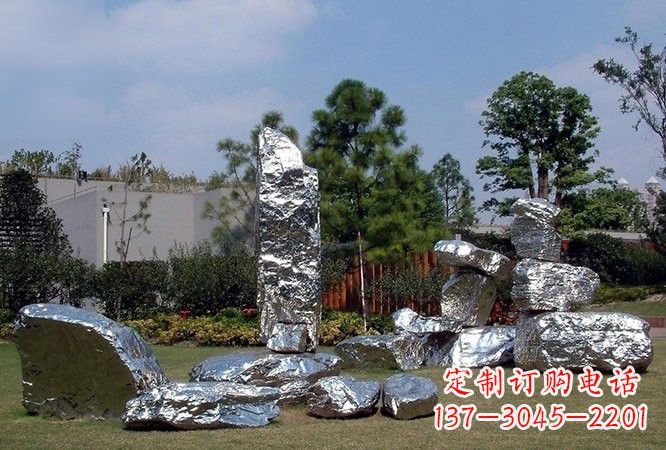 南通美丽的太湖石雕塑