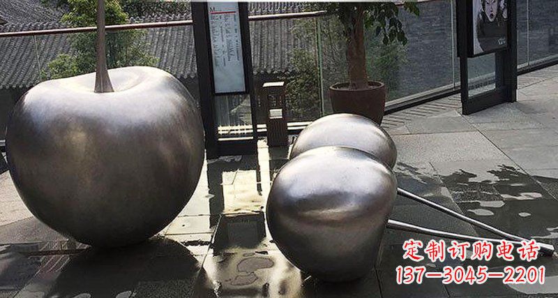 南通樱桃雕塑点缀步行街美丽景观