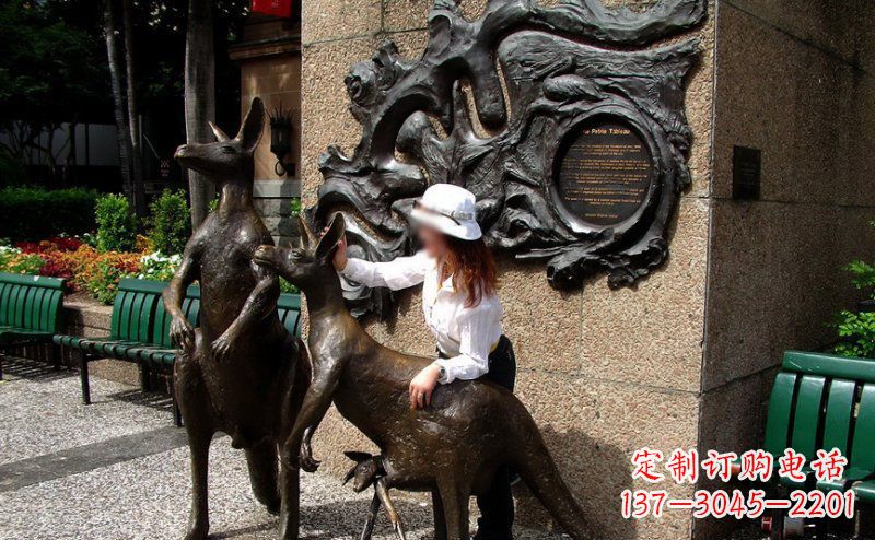 南通袋鼠雕塑——装点步行街的美丽风景