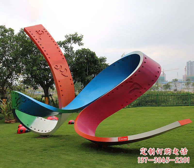 南通动态彩色不锈钢胶卷雕塑