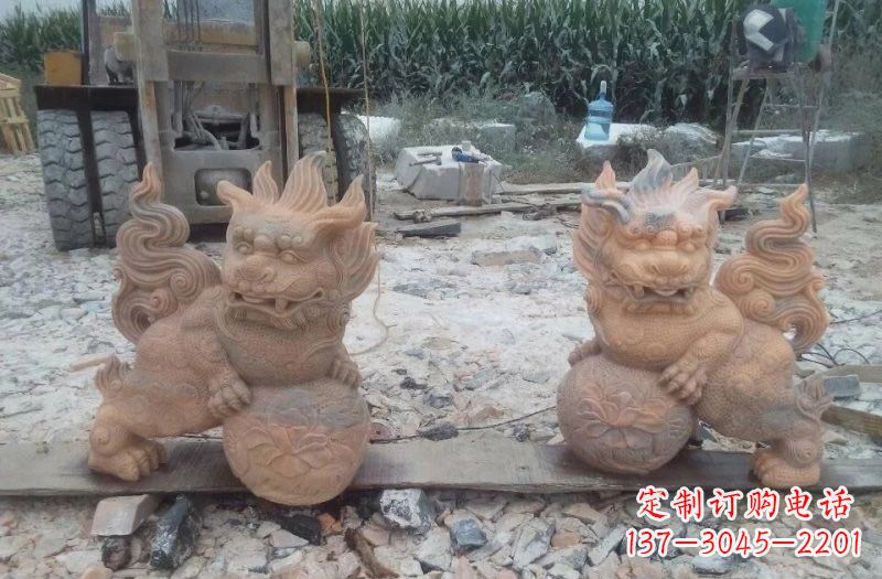 南通狮子雕塑踩球小狮子石雕