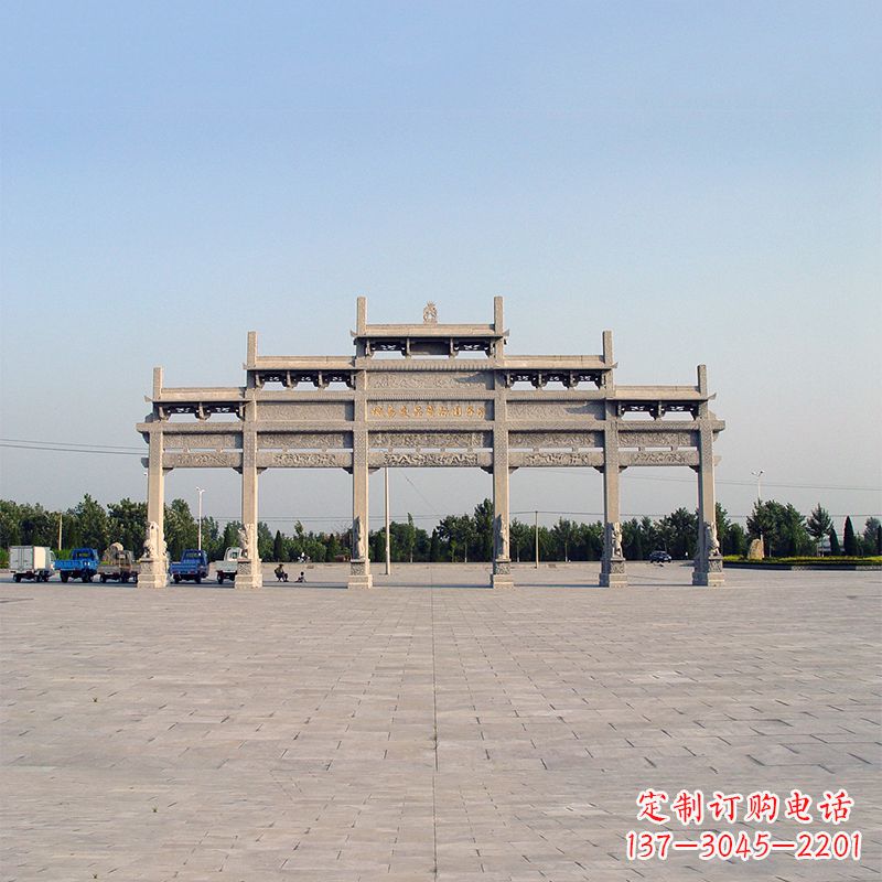 南通精美石雕牌坊点缀城市广场