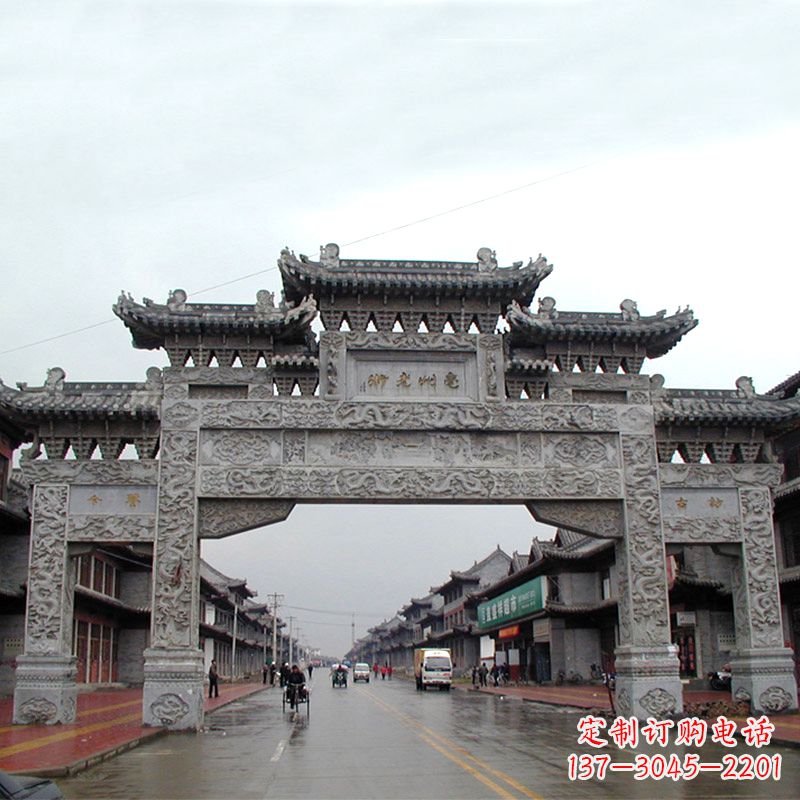 南通城市街道上的历史风貌——仿古石牌楼
