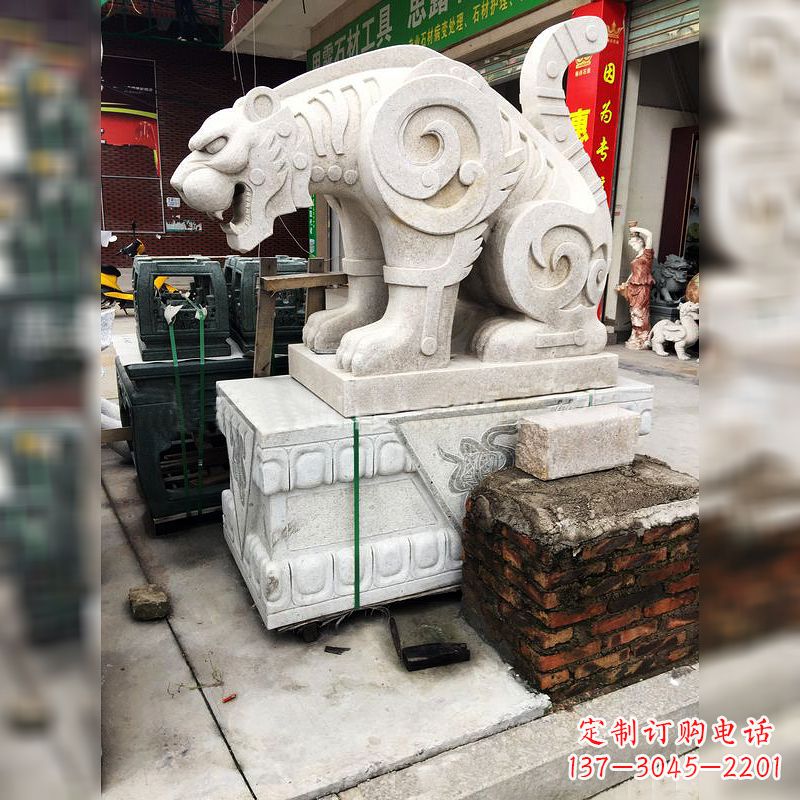 南通大理石广场大门上的精美豹子雕塑