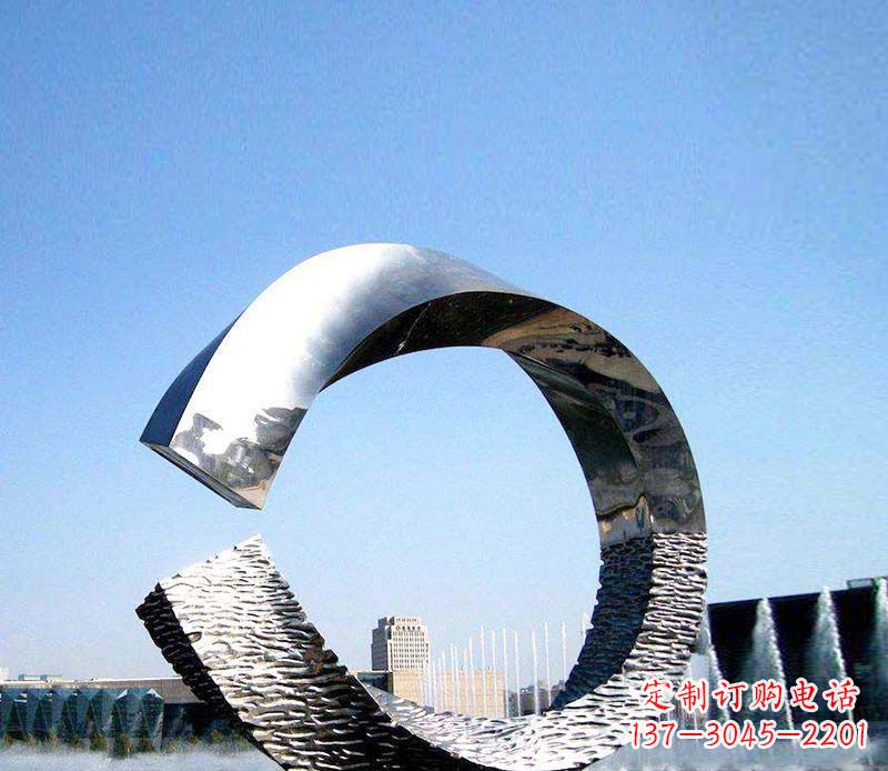 南通抽象镜面不锈钢圆环雕塑
