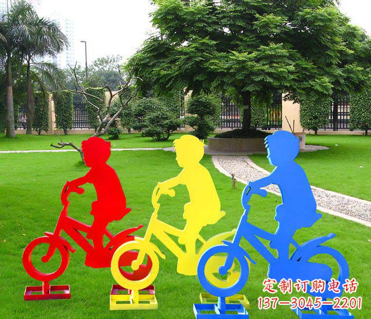 南通青春无悔——一尊男孩骑车雕塑