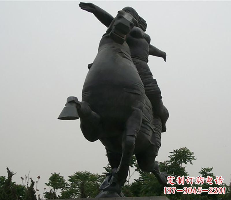 南通穿越时空铜人骑马铜雕
