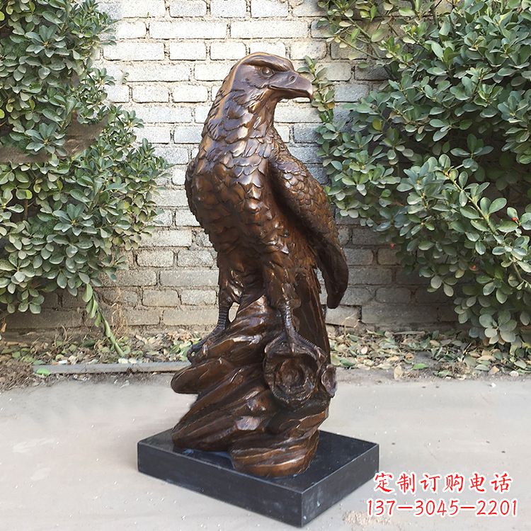 南通铸造精美的老鹰雕塑