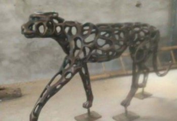 南通珍贵的豹雕塑——金钱豹公园的标志