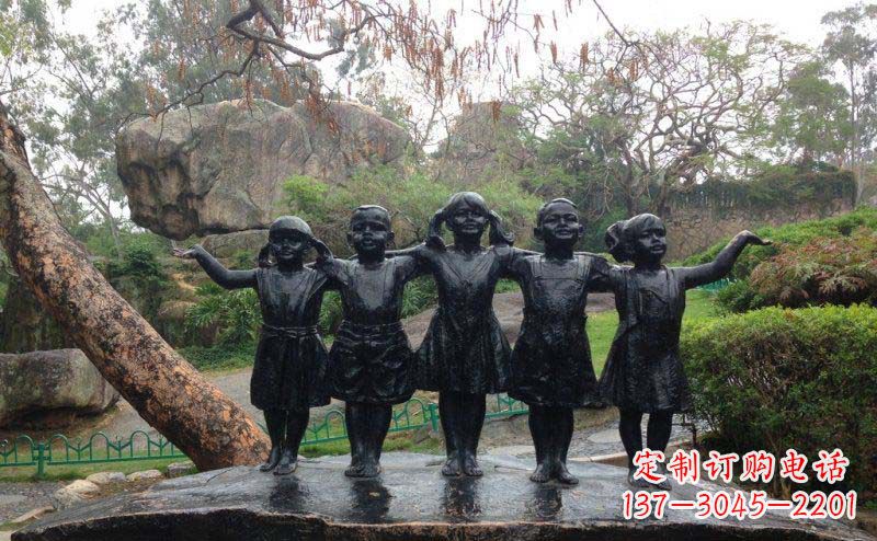 南通搭肩的儿童人物铜雕