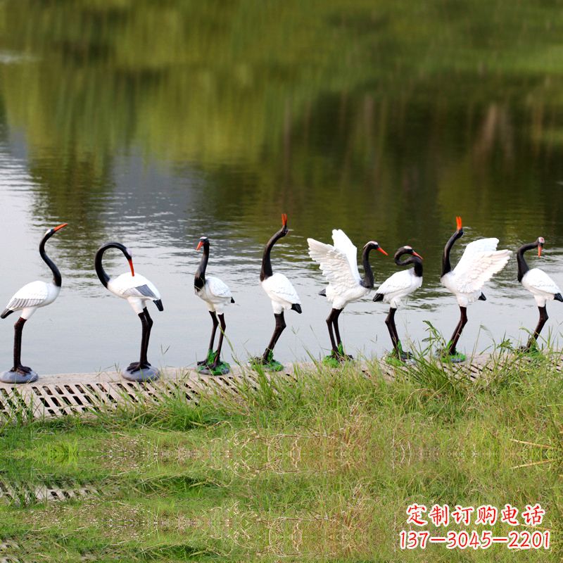 南通仿真仙鹤玻璃钢水景雕塑摆件-公园水池水塘琥珀动物雕塑