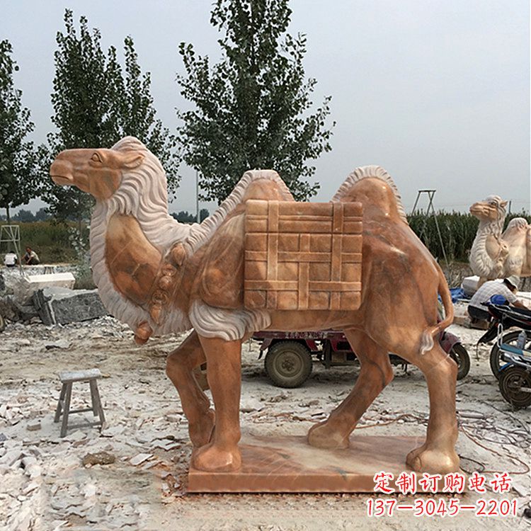 南通负重骆驼石雕晚霞红
