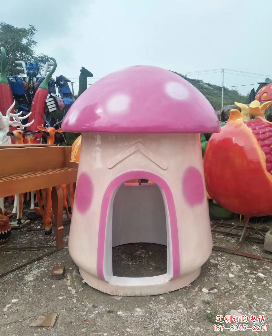 南通精致彩绘蘑菇屋雕塑