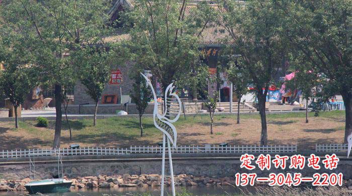 南通融合瑞雪灵羽,灵灯晶莹不锈钢仙鹤雕塑