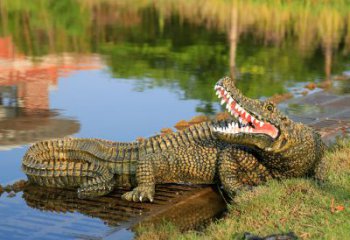 南通金钱鳄鱼雕塑改善湿地公园水景的绝佳装饰