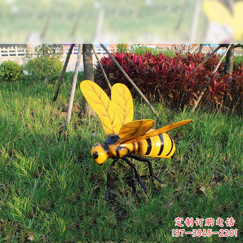 南通公园草坪动物插件,仿真大马蜂玻璃钢雕塑