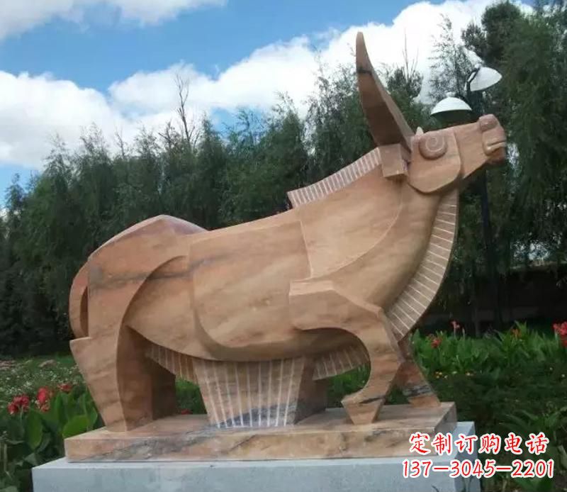 南通公园抽象动物牛石雕