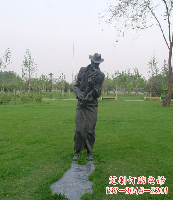 南通公园吹萨克斯人物铜雕
