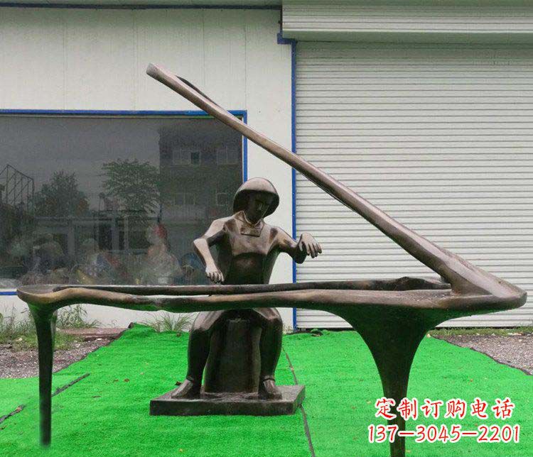 南通公园弹钢琴的抽象人物小品铜雕