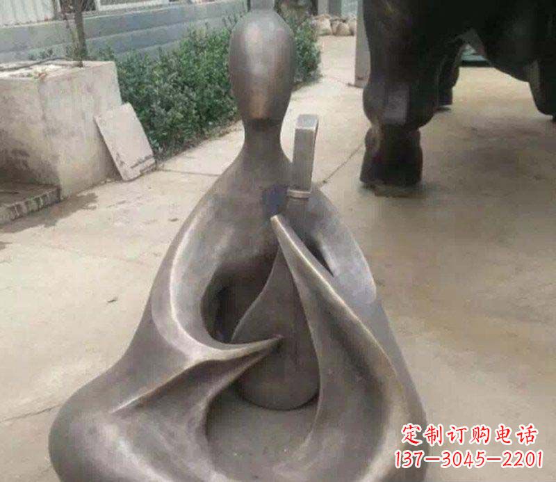 南通抽象景观弹琵琶铜雕