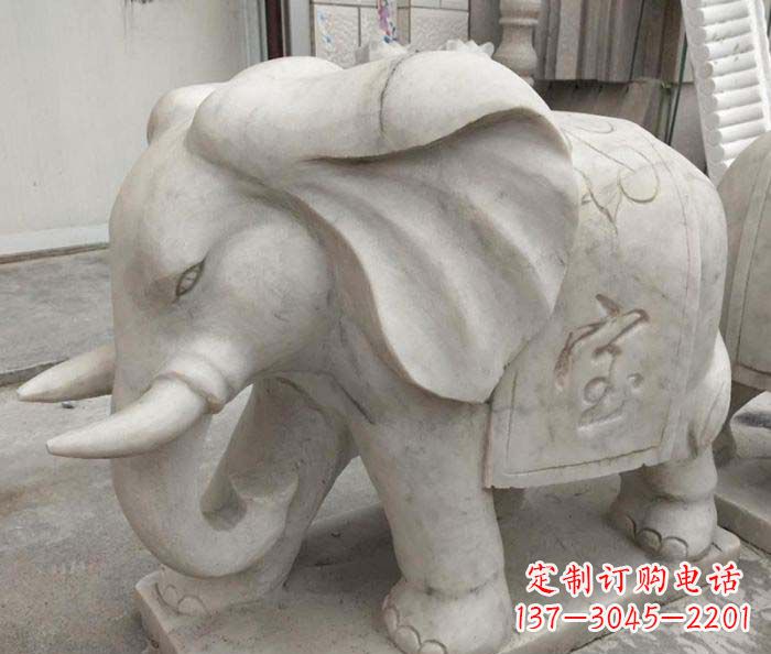 南通中领雕塑象征招财的精致大象石雕