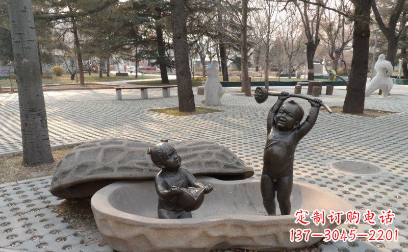 南通公园花生壳里面的娃娃景观铜雕