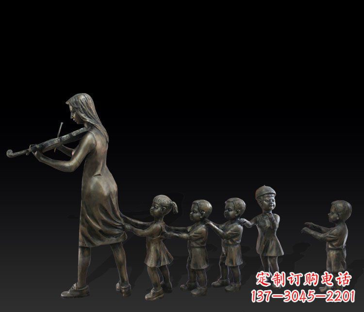 南通传统风格老鹰捉小鸡铜雕