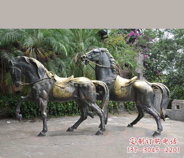 南通公园铜雕戴马鞍的马