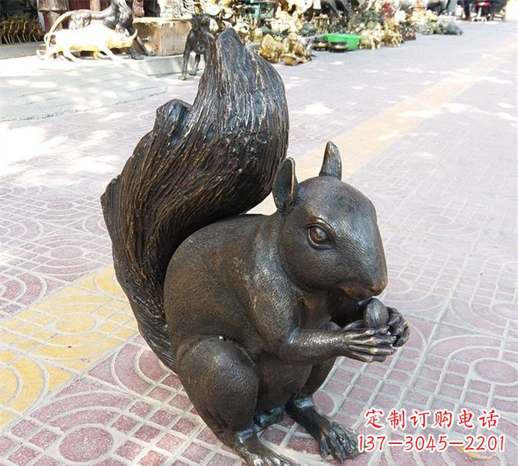 南通公园铜雕松鼠