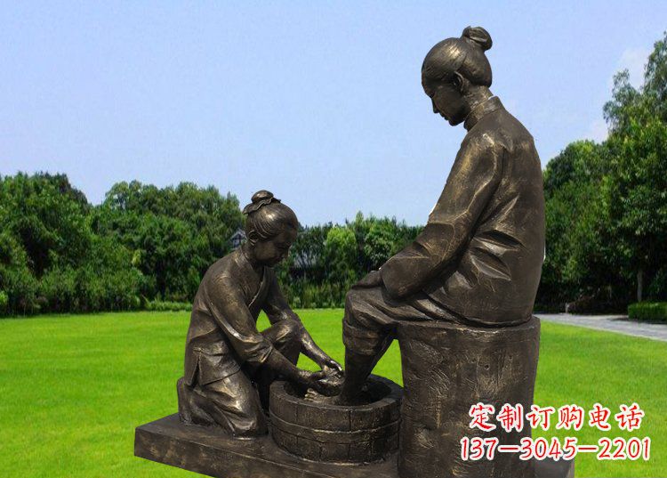 南通浓浓爱意的母爱,定制青铜铸造的母亲雕塑