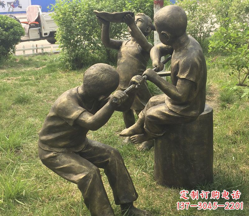 南通公园玩水的儿童铜雕