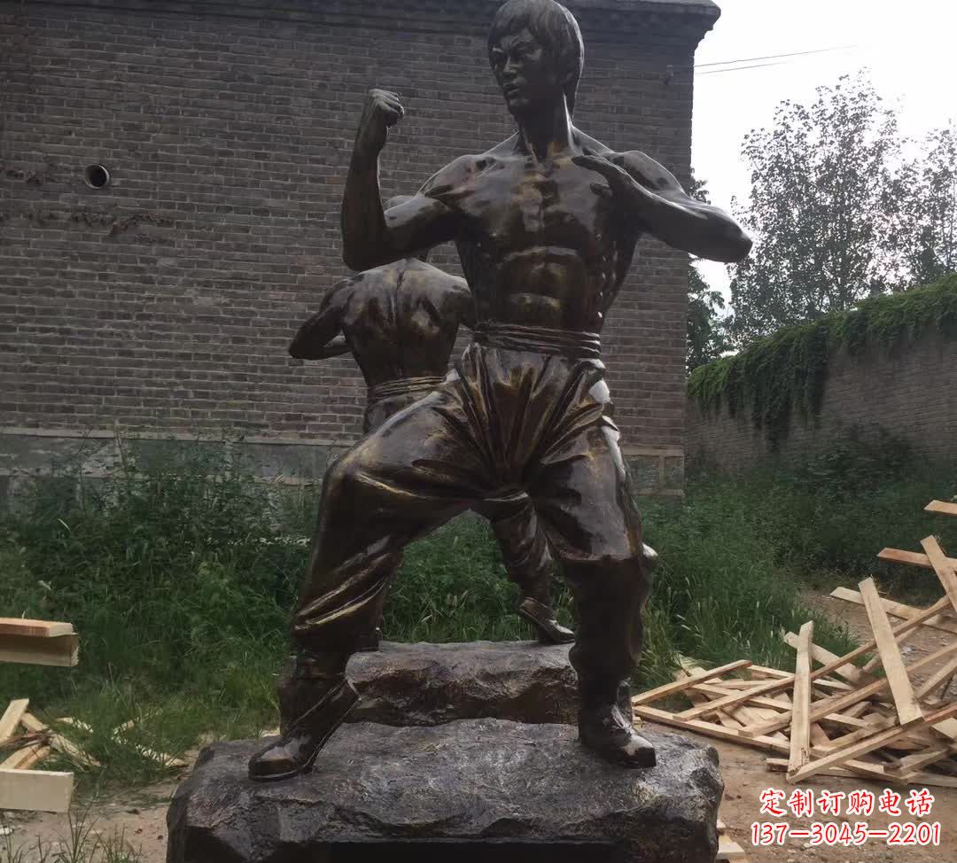 南通令人叹为观止的李小龙铜雕