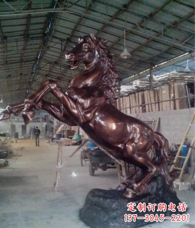 南通中领雕塑出品：铜雕正面奔马