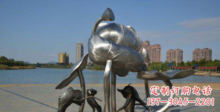 南通广场不锈钢莲蓬莲叶和青蛙雕塑