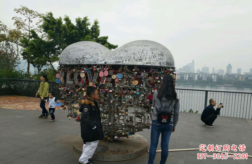 南通不锈钢英文字母镂空景观雕塑