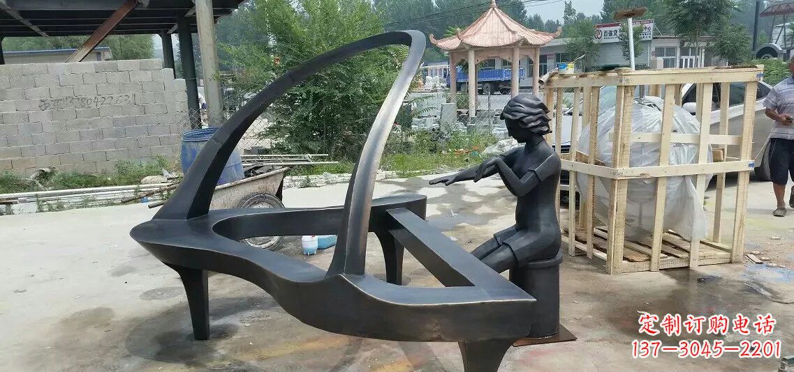 南通广场抽象弹钢琴景观铜雕