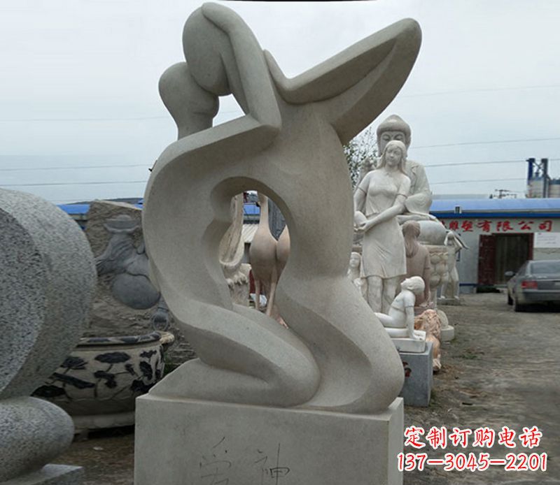 南通广场情侣人物石雕