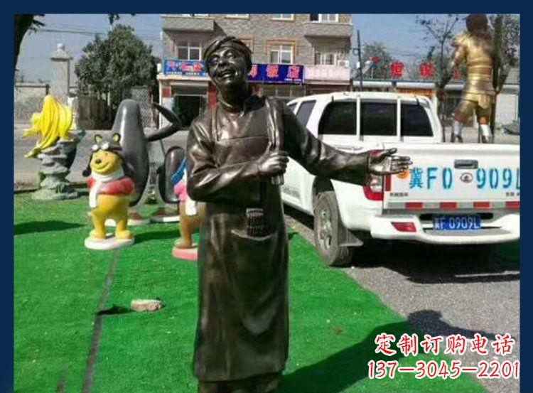 南通广场铜雕店小二人物雕塑 (2)