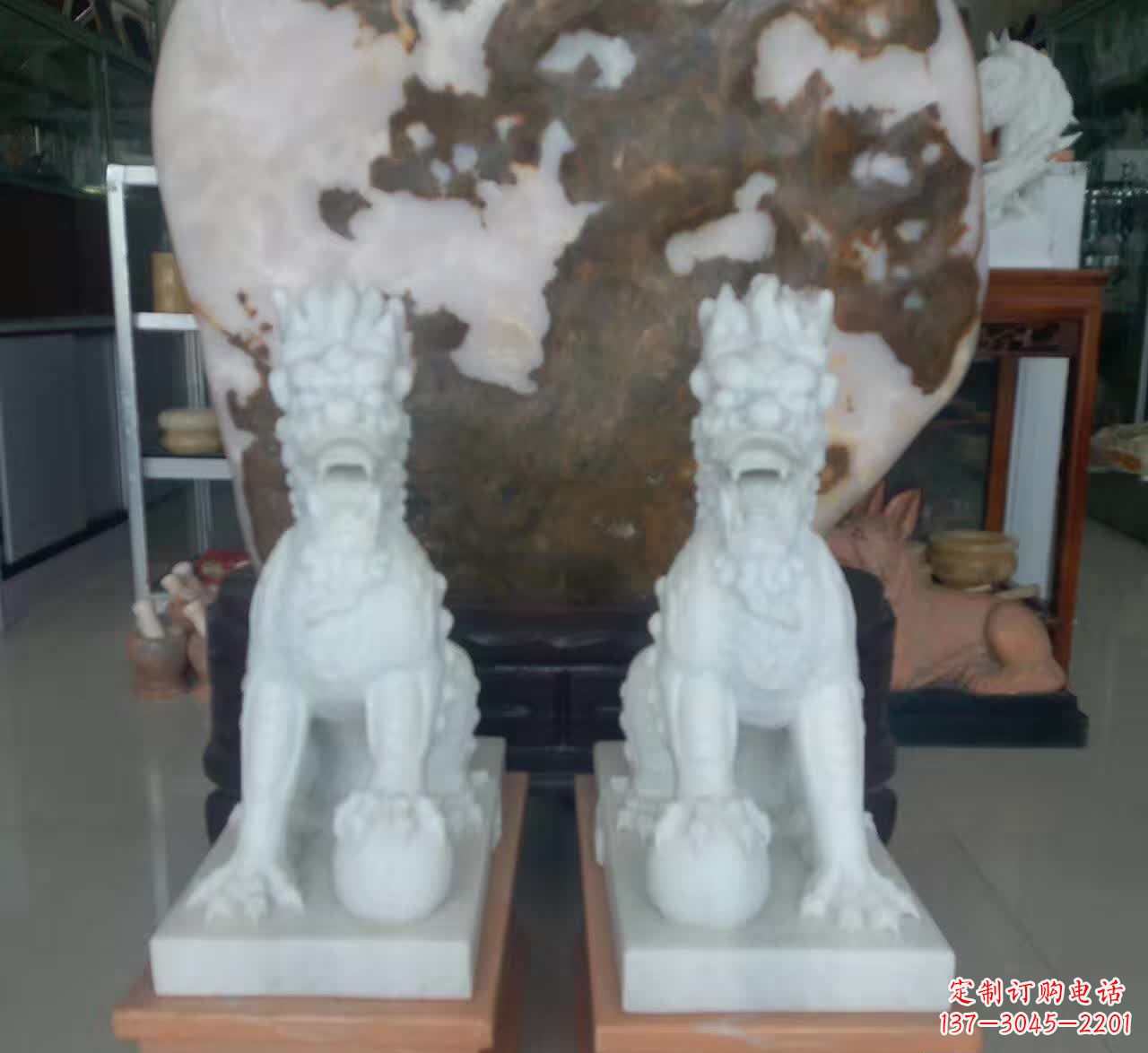 南通汉白玉踩球麒麟石雕
