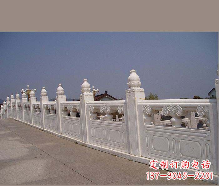 南通景区创意栏板石雕是由中领雕塑定制制作的一…