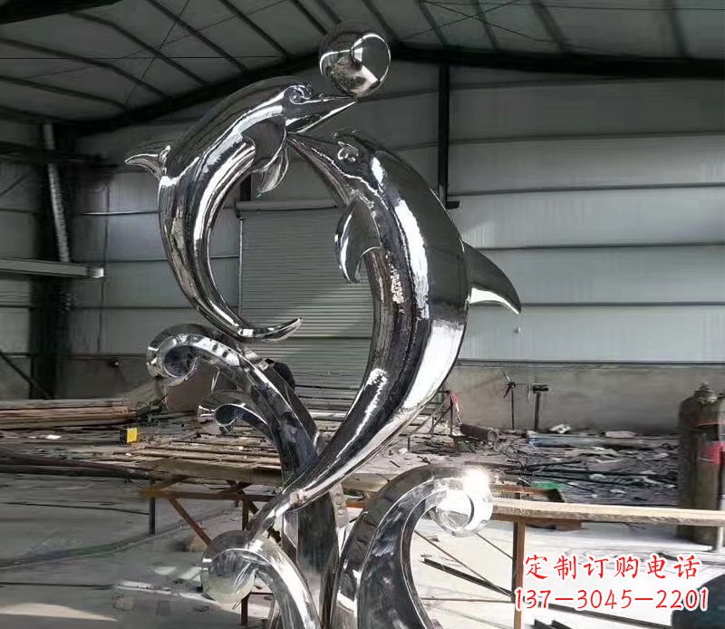 南通让你的空间被精美的海豚顶球雕塑点缀