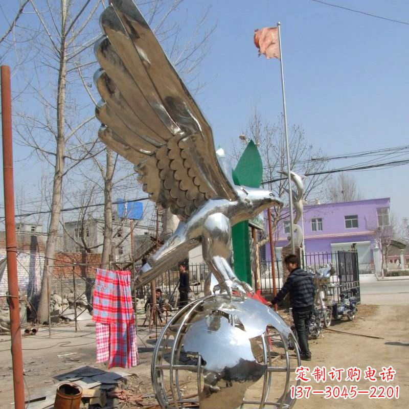 南通超越传统的老鹰不锈钢雕塑