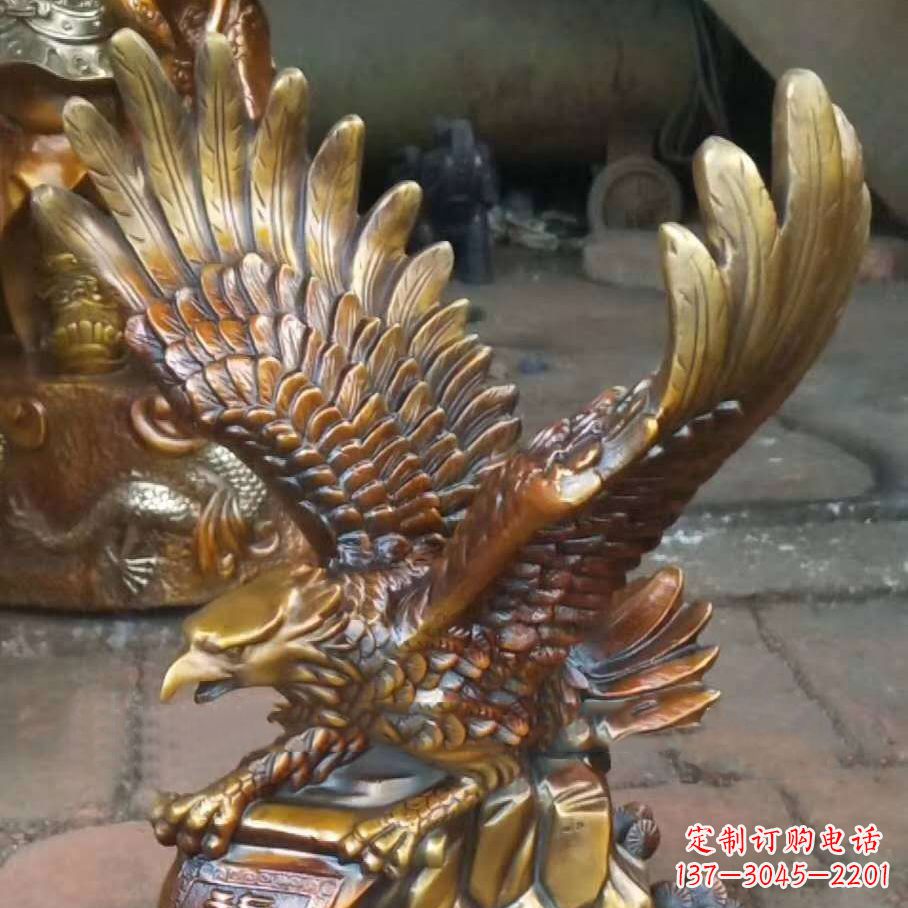 南通雕塑精灵:翱翔于天际的老鹰雕塑