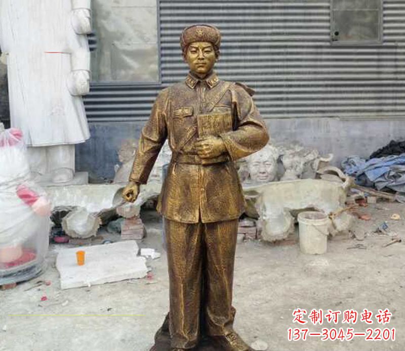 南通传承爱国精神,让雷锋雕塑永久守护家园