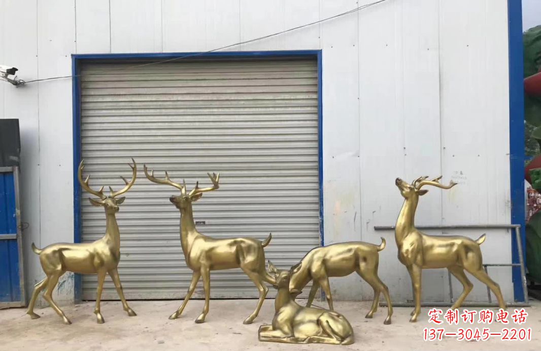 南通产自中领雕塑的手工鹿群铜雕塑,是一款以鹿…